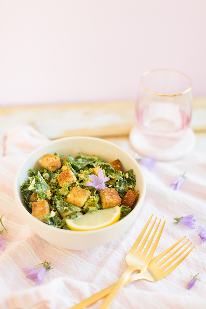 #Vegan Kale Caesar Salad with #GlutenFree Croutons | The Best Vegan Kale Ceasar Salad Recipe | Healthy, #PlantBased Summer Recipes | #MeatlessMonday // JustineCelina.com 