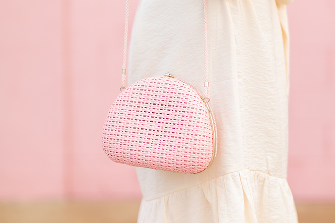The Accessory Edit | Natural Material Bags | Vintage Pink Italian Straw Bag from Prairie Bazaar, Calgary | How to Style Vintage Straw Bags | The Best Straw Bags 2018 // JustineCelina.com