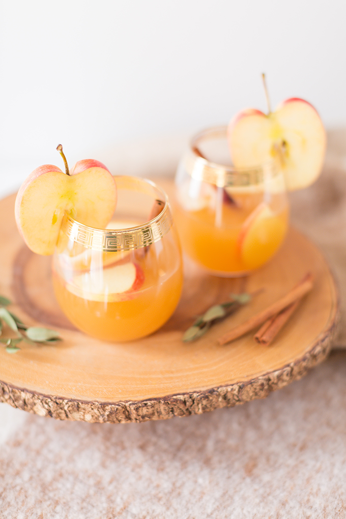 Late Harvest Spiced Apple Sangria | Featuring Eau Claire Distillery’s Apple Brandy | The Best Thanksgiving Sangria Recipe | The Best Apple Sangria Recipes | The Best Fall Sangria Recipe | No Added Sugar Sangria // JustineCelina.com