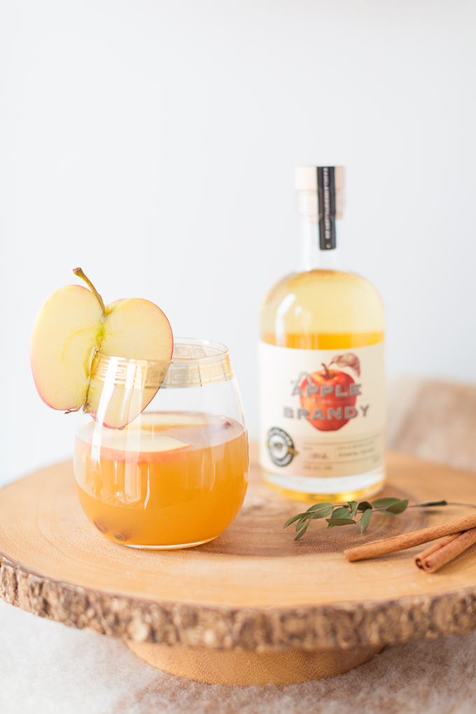 Late Harvest Spiced Apple Sangria | Featuring Eau Claire Distillery’s Apple Brandy | The Best Thanksgiving Sangria Recipe | The Best Apple Sangria Recipes | The Best Fall Sangria Recipe | No Added Sugar Sangria // JustineCelina.com