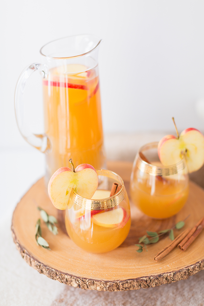 Late Harvest Spiced Apple Sangria | Featuring Eau Claire Distillery’s Apple Brandy | The Best Thanksgiving Sangria Recipe | The Best Apple Sangria Recipes | The Best Fall Sangria Recipe | No Added Sugar Sangria // JustineCelina.com