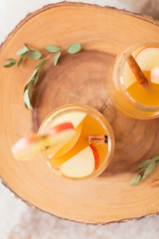 Late Harvest Spiced Apple Sangria | Featuring Eau Claire Distillery’s Apple Brandy | The Best Thanksgiving Sangria Recipe | The Best Apple Sangria Recipes | The Best Fall Sangria Recipe | No Added Sugar Sangria // JustineCelina.com