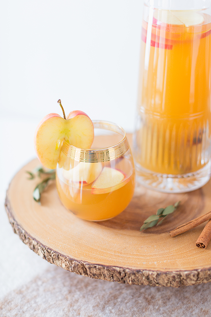 Late Harvest Spiced Apple Sangria | Featuring Eau Claire Distillery’s Apple Brandy | The Best Thanksgiving Sangria Recipe | The Best Apple Sangria Recipes | The Best Fall Sangria Recipe | No Added Sugar Sangria // JustineCelina.com