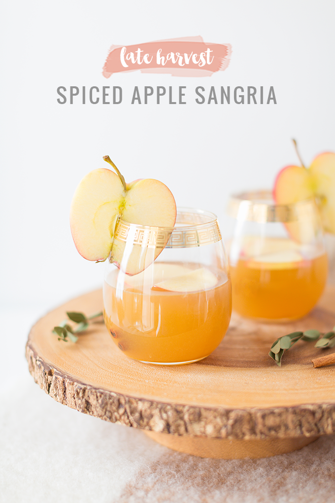 Late Harvest Spiced Apple Sangria | Featuring Eau Claire Distillery’s Apple Brandy | The Best Thanksgiving Sangria Recipe | The Best Apple Sangria Recipes | The Best Fall Sangria Recipe | No Added Sugar Sangria // JustineCelina.com