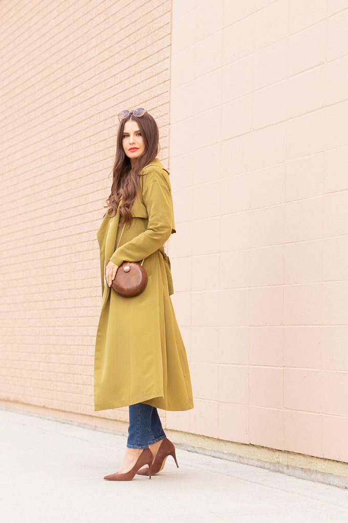 SPRING/SUMMER 2019 LOOKBOOK | Tropical Trench: How to Style a Flowy, Olive Green Trench Coat for Spring | Trench Coat Outfit Ideas Spring 2019 | Rainy Day Spring Outfits | Brunette woman wearing a Flowy Olive Green Trench Coat, mid wash skinny jeans, brown Aldo Traycey pumps and a Zara circular wooden bag | How to Wear Pantone’s Pepper Stem for SS19 | Top Spring/Summer 2019 Trends and how to wear them | Calgary Fashion & Lifestyle Blogger // JustineCelina.com