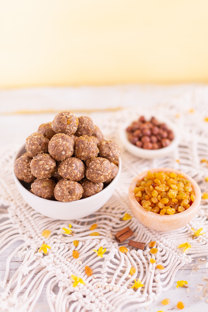 Hazelnut Oatmeal Golden Raisin Energy Bites | The Best No Bake, Vegan, Gluten Free, Refined Sugar Free Energy Bites | High Protein Energy Bites | Post Workout Recovery Energy Bites | Breakfast Energy Bites | Protein Powder Energy Bites | Healthy Energy Balls | Oatmeal Balls without Peanut Butter | Easy 9 Ingredient Energy Bites // JustineCelina.com