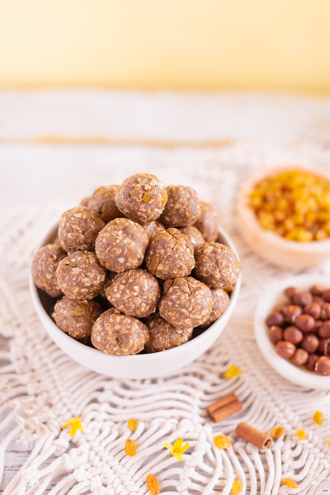 Hazelnut Oatmeal Golden Raisin Energy Bites | The Best No Bake, Vegan, Gluten Free, Refined Sugar Free Energy Bites | High Protein Energy Bites | Post Workout Recovery Energy Bites | Breakfast Energy Bites | Protein Powder Energy Bites | Healthy Energy Balls | Oatmeal Balls without Peanut Butter | Easy 9 Ingredient Energy Bites // JustineCelina.com