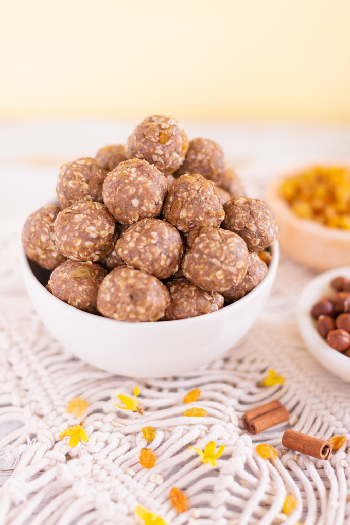 Hazelnut Oatmeal Golden Raisin Energy Bites | The Best No Bake, Vegan, Gluten Free, Refined Sugar Free Energy Bites | High Protein Energy Bites | Post Workout Recovery Energy Bites | Breakfast Energy Bites | Protein Powder Energy Bites | Healthy Energy Balls | Oatmeal Balls without Peanut Butter | Easy 9 Ingredient Energy Bites // JustineCelina.com