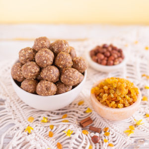 Hazelnut Oatmeal Golden Raisin Energy Bites | The Best No Bake, Vegan, Gluten Free, Refined Sugar Free Energy Bites | High Protein Energy Bites | Post Workout Recovery Energy Bites | Breakfast Energy Bites | Protein Powder Energy Bites | Healthy Energy Balls | Oatmeal Balls without Peanut Butter | Easy 9 Ingredient Energy Bites // JustineCelina.com