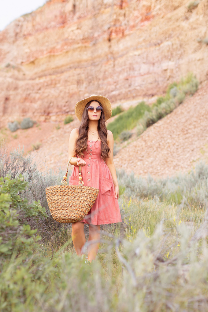 LATE SUMMER 2019 LOOKBOOK | Weekend Wear: My Go-To Outfit Formula for Casual Weekends | Summer/Fall 2019 Casual Weekend Outfit Ideas | What to Wear to the Farmer’s Market | Brunette woman wearing a Coral, Button-Down Linen Dress, A Straw Hat, Oversized Round Sunglasses and a Vintage Oversized Woven Tote  | Top Summer to Fall 2019 Transitional Trends and how to wear them | Star Mine Suspension Bridge, Red Deer River Canyon | Calgary Fashion + Travel Blogger // JustineCelina.com