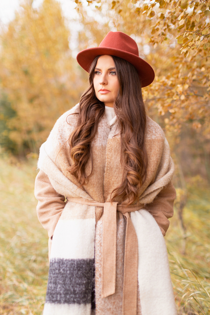 Casual Fall Style Staples | Casual Thanksgiving Outfit Ideas | Thanksgiving Outfit Ideas for Cold Weather | Canadian Thanksgiving Outfits | Casual Family Holiday Dinner Outfit Ideas | Family Thanksgiving Outfits | Bohemian Thanksgiving Outfit Ideas | Casual Boho Fall Outfit | The Best H&M Sweaters | The Best Flat Brimmed Hats for Fall 2019 | Brunette Woman Wearing a Casual Fall Thanksgiving Outfit | Calgary Fashion & Lifestyle Blogger // JustineCelina.com