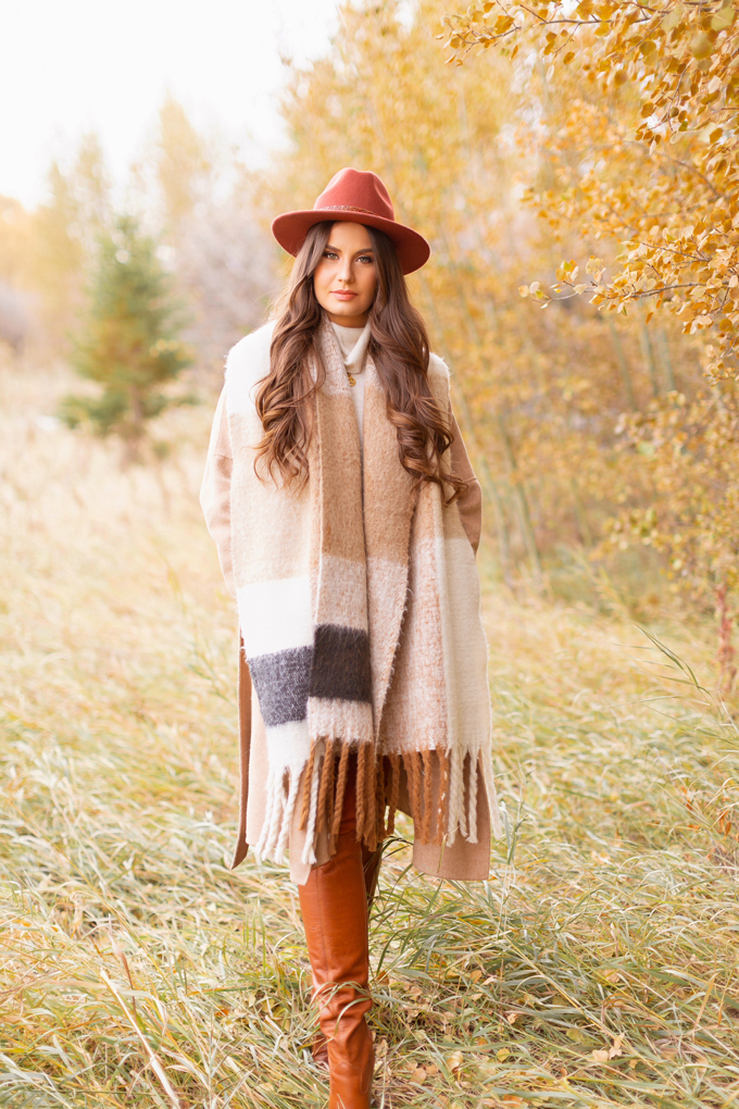 Casual Fall Style Staples | Casual Thanksgiving Outfit Ideas | Thanksgiving Outfit Ideas for Cold Weather | Canadian Thanksgiving Outfits | Casual Family Holiday Dinner Outfit Ideas | Family Thanksgiving Outfits | Bohemian Thanksgiving Outfit Ideas | Casual Boho Fall Outfit | The Best H&M Sweaters | Joe Fresh Faux Leather and Suede Leggings Review | Brunette Woman Wearing a Casual Fall Thanksgiving Outfit | Calgary Fashion & Lifestyle Blogger // JustineCelina.com