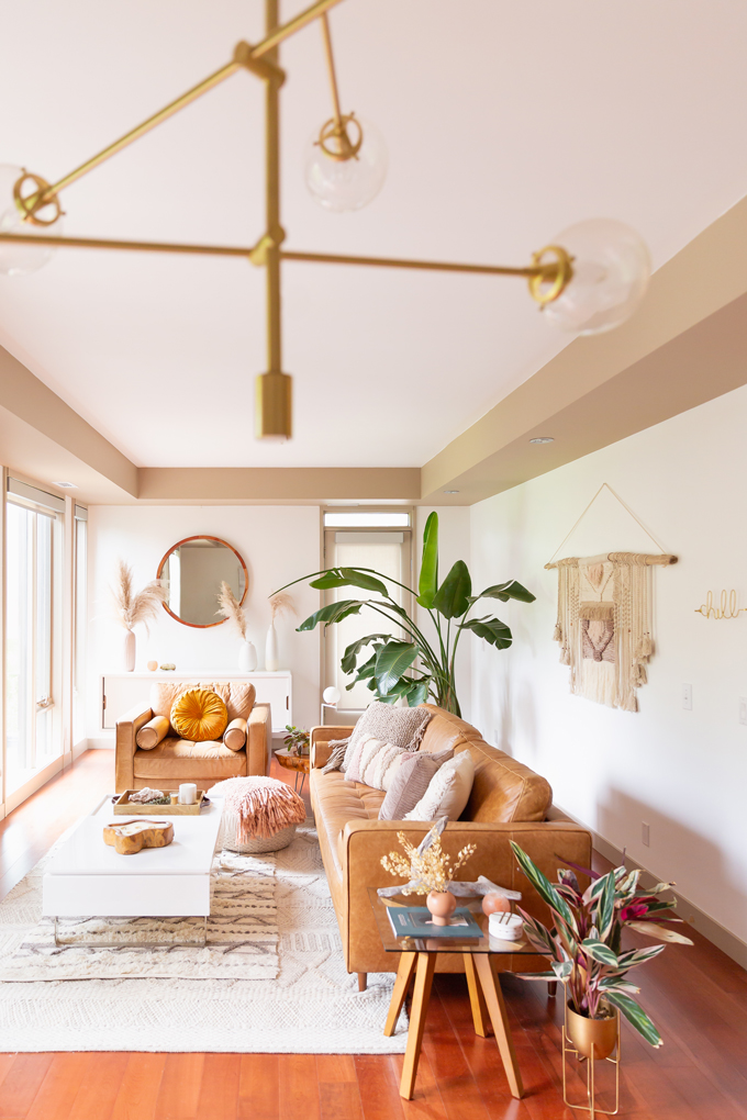 How to Transition Your Decor Into Fall | Easy and inexpensive fall decorating ideas | JustineCelina’s Inner City Calgary bohemian, mid-century modern apartment | A Bohemian, Mid-Century Modern Living Room featuring Dried Arrangements and Stromanthe Sanguinea | Fall Decor 2019 Trends | Bohemian, Mid Century Modern Fall Decor | Pantone Fall Winter 2019 / 2020 Interior Design Trends | Fall Decorating DIY | Calgary Lifestyle, Interior Design and Home Decor Blogger // JustineCelina.com