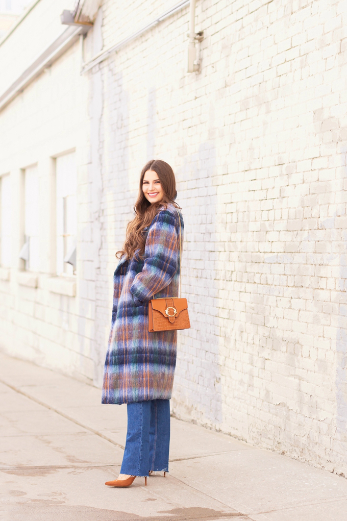 Colour Crush: Classic Blue | Brunette woman wearing a Classic Blue UO Oversized Plaid Wool Overcoat, Zara Straight Leg Blue Jeans, Mango Cognac Asymmetric Stiletto Shoes, H&M Brown Knit Turtleneck Sweater, TopShop Croc Embossed Crossbody Bag and Brown Circular Sunglasses in an urban Setting | How to Wear Pantone’s 2020 Color of the Year, Classic Blue | Pantone Color of The Year 2020 Fashion | Transitional Winter to Spring Fashion for Canadians | Calgary Fashion Blogger // JustineCelina.com