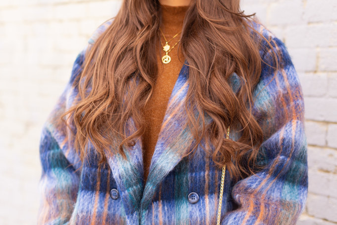 Colour Crush: Classic Blue | Brunette woman wearing a Classic Blue UO Oversized Plaid Wool Overcoat, H&M Brown Knit Turtleneck Sweater and House of Vi Gold Necklaces in an urban Setting | How to Wear Pantone’s 2020 Color of the Year, Classic Blue | Pantone Color of The Year 2020 Fashion | Transitional Winter to Spring Fashion for Canadians | Calgary Fashion Blogger // JustineCelina.com