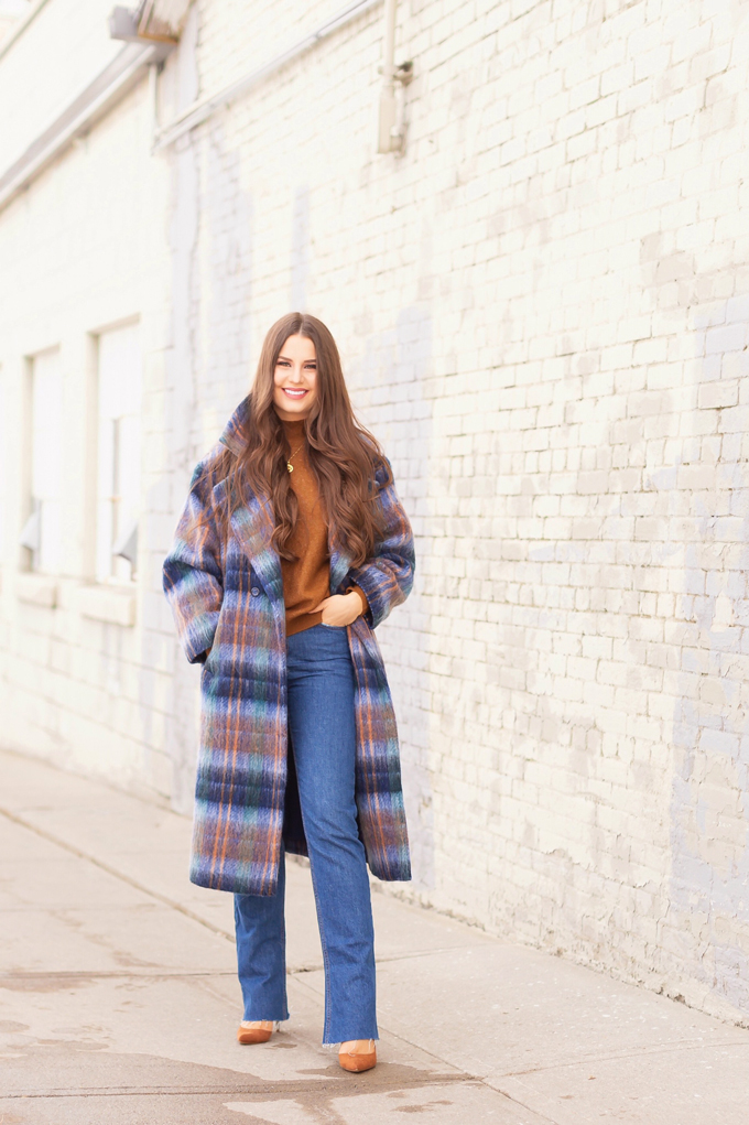 Colour Crush: Classic Blue | Brunette woman wearing a Classic Blue UO Oversized Plaid Wool Overcoat, Zara Straight Leg Blue Jeans, Mango Cognac Asymmetric Stiletto Shoes, H&M Brown Knit Turtleneck Sweater, TopShop Croc Embossed Crossbody Bag and Brown Circular Sunglasses in an urban Setting | How to Wear Pantone’s 2020 Color of the Year, Classic Blue | Pantone Color of The Year 2020 Fashion | Transitional Winter to Spring Fashion for Canadians | Calgary Fashion Blogger // JustineCelina.com