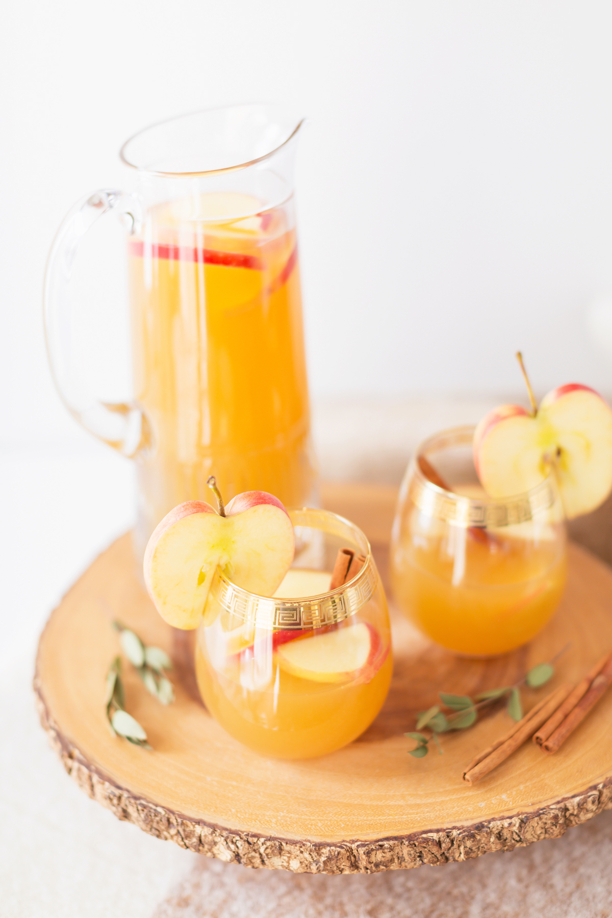 5 Cozy Fall Cocktail and Sangria Recipes | JustineCelina’s Best Fall Cocktail and Sangria Recipes | Late Harvest Spiced Apple Sangria | Featuring Eau Claire Distillery’s Apple Brandy | The Best Thanksgiving Sangria Recipe | The Best Apple Sangria Recipes | The Best Fall Sangria Recipe | No Added Sugar Sangria | Apple Cider Sangria | Easy Fall Sangria | Calgary Cocktail Photographer and Stylist | Calgary Lifestyle Blogger // JustineCelina.com